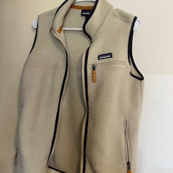 Like New - Patagonia Women's Retro Pile Fleece Vest - Picture 3 of 4